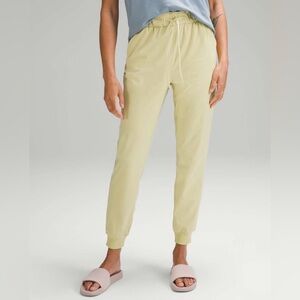 Lululemon Stretch High-Rise Jogger *Full Length Luxtreme | Finch Yellow | Size 6